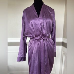 NWT Victoria’s Secret satin Robe Size One Size Purple